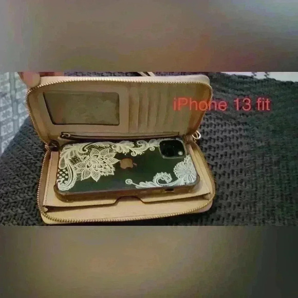 Michael Kors Jet Set Saffiano Leather Wristlet with strap - Picture 11 of 12